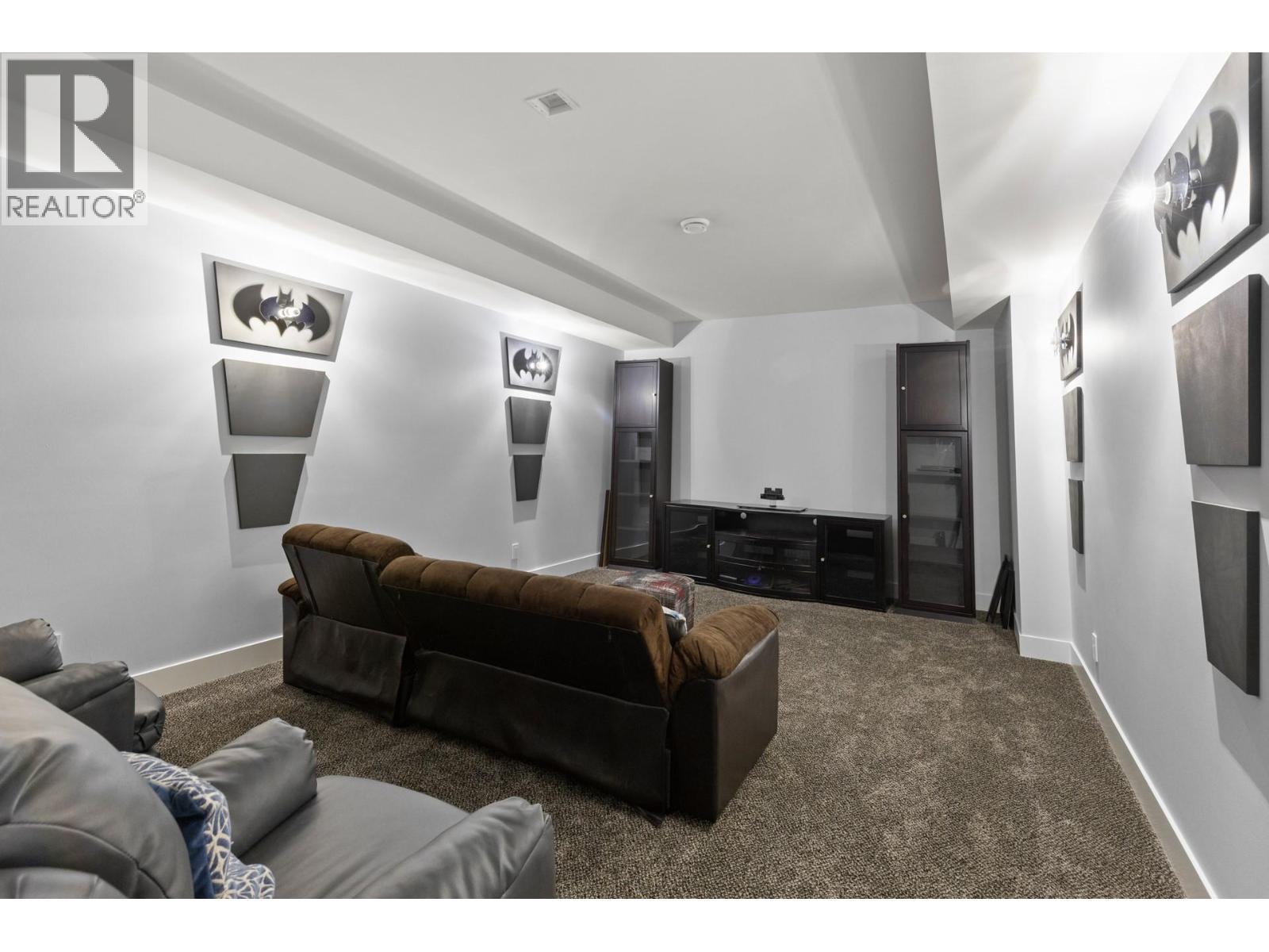 1088 Clarance Avenue, Kelowna, BC - Indoor