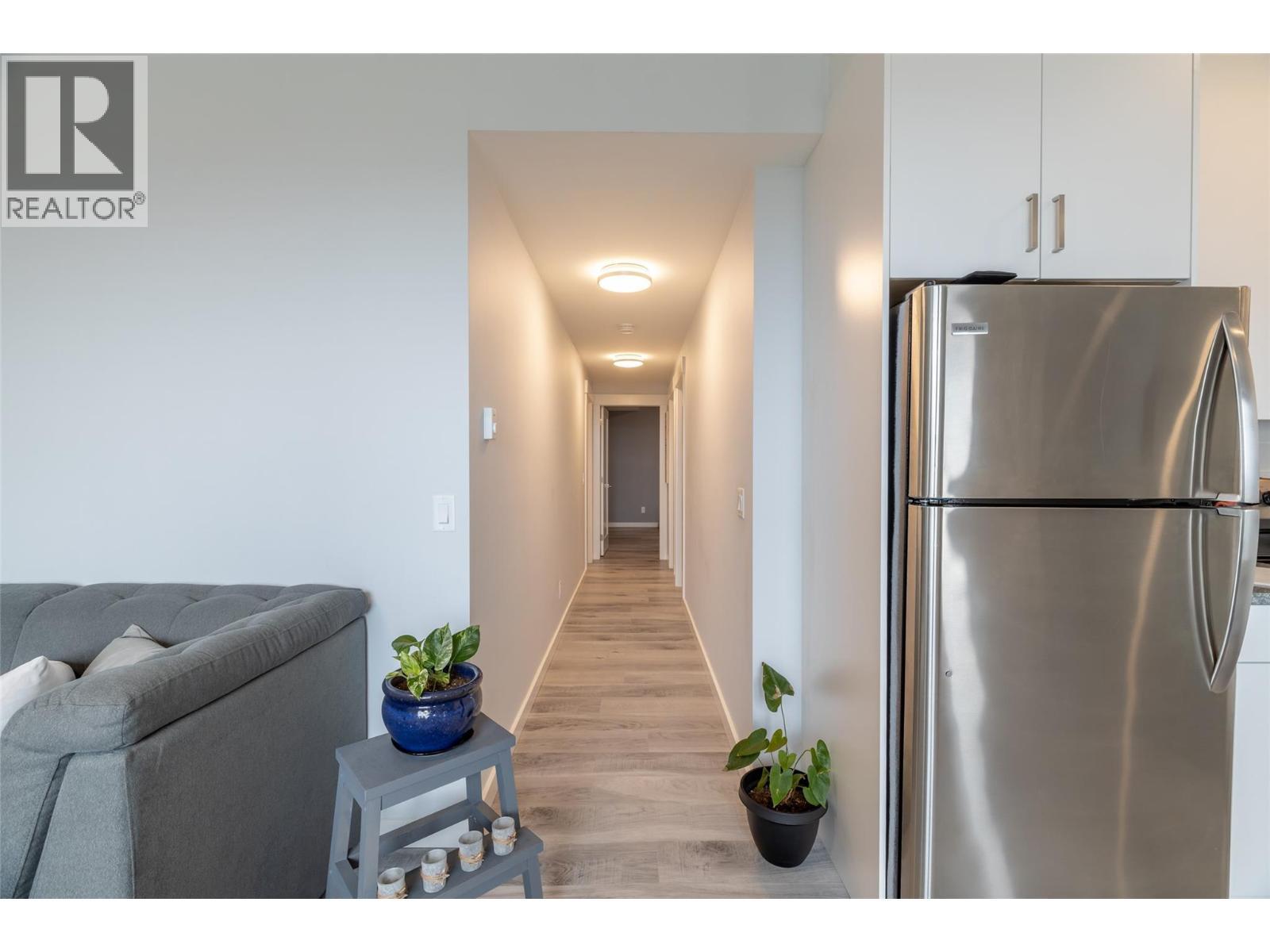 1088 Clarance Avenue, Kelowna, BC - Indoor