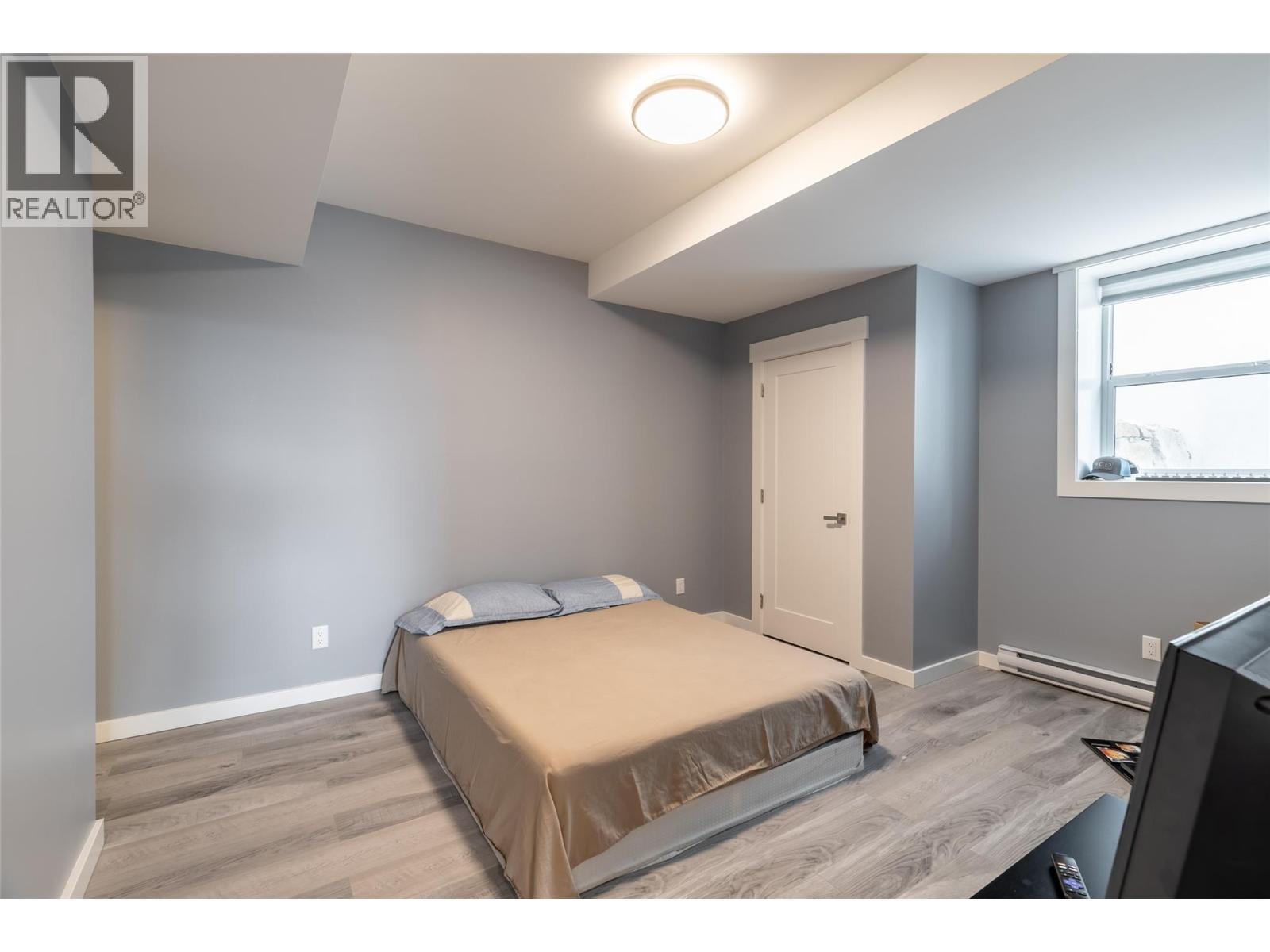 1088 Clarance Avenue, Kelowna, BC - Indoor Photo Showing Other Room