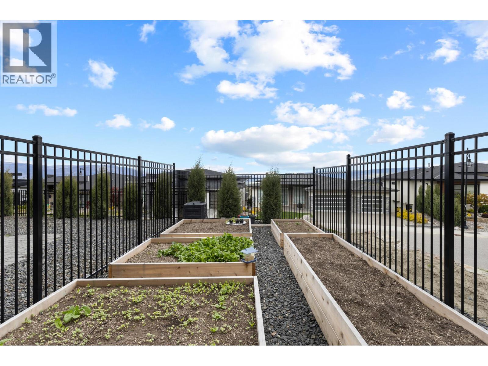 1088 Clarance Avenue, Kelowna, BC - Outdoor