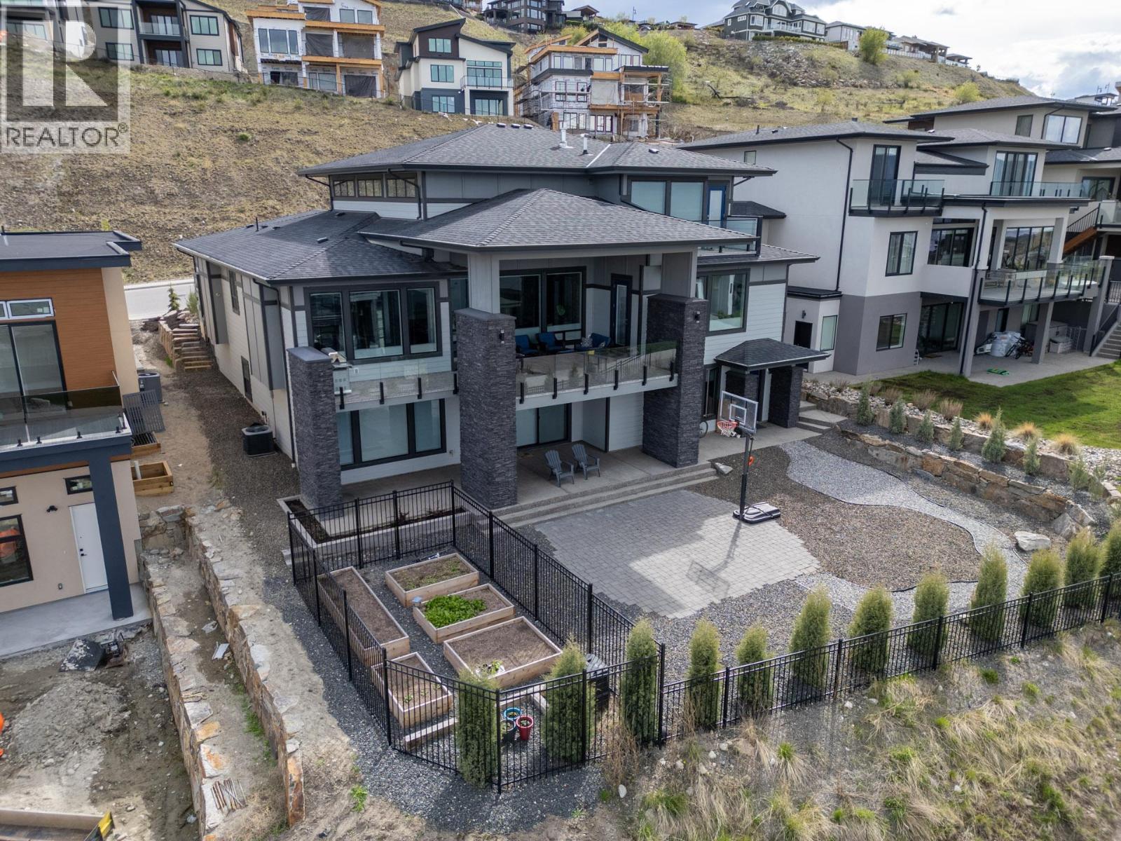 1088 Clarance Avenue, Kelowna, BC - Outdoor With Balcony With Facade