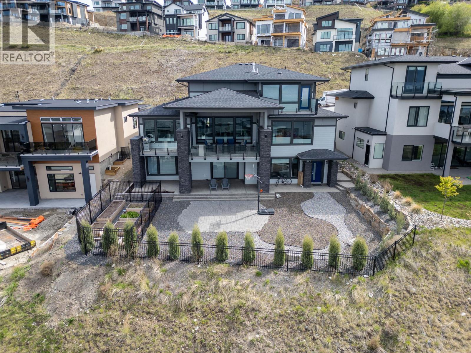 1088 Clarance Avenue, Kelowna, BC - Outdoor With Balcony With Facade