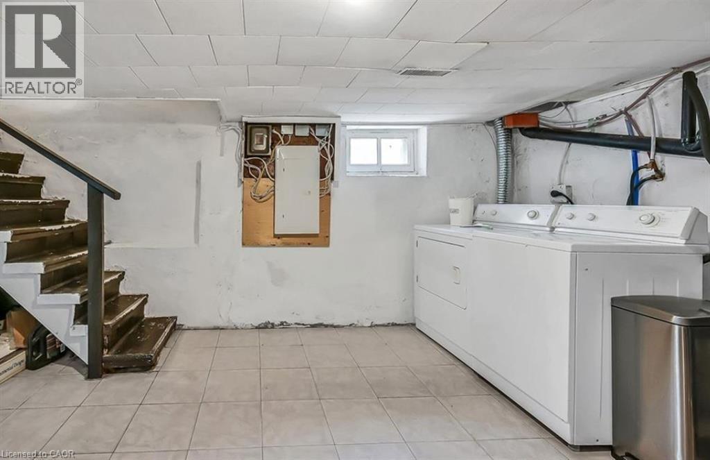 116 Bay Street N, Hamilton, ON - Indoor Photo Showing Laundry Room