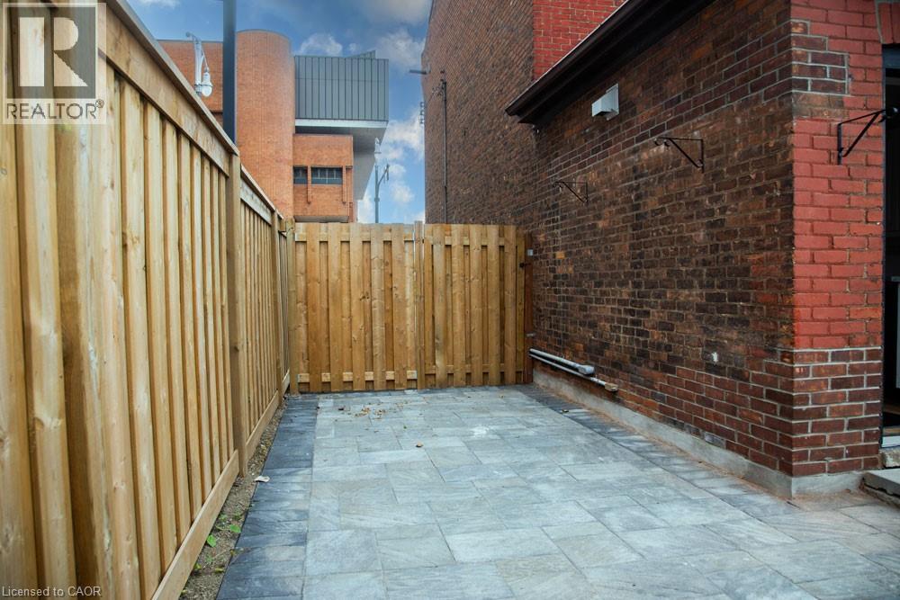 116 Bay Street N, Hamilton, ON - Indoor Photo Showing Other Room