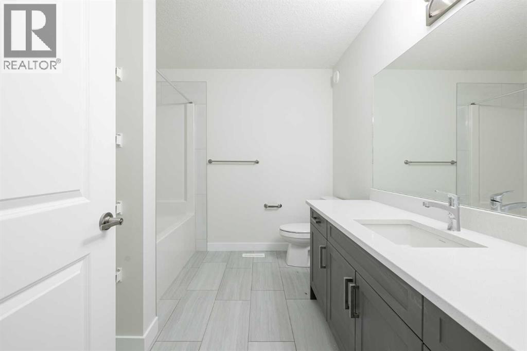 17 Sora Gardens Se, Calgary, AB - Indoor Photo Showing Bathroom