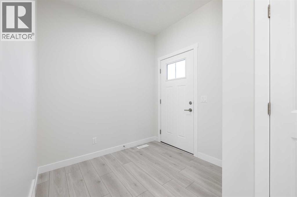 17 Sora Gardens Se, Calgary, AB - Indoor Photo Showing Other Room