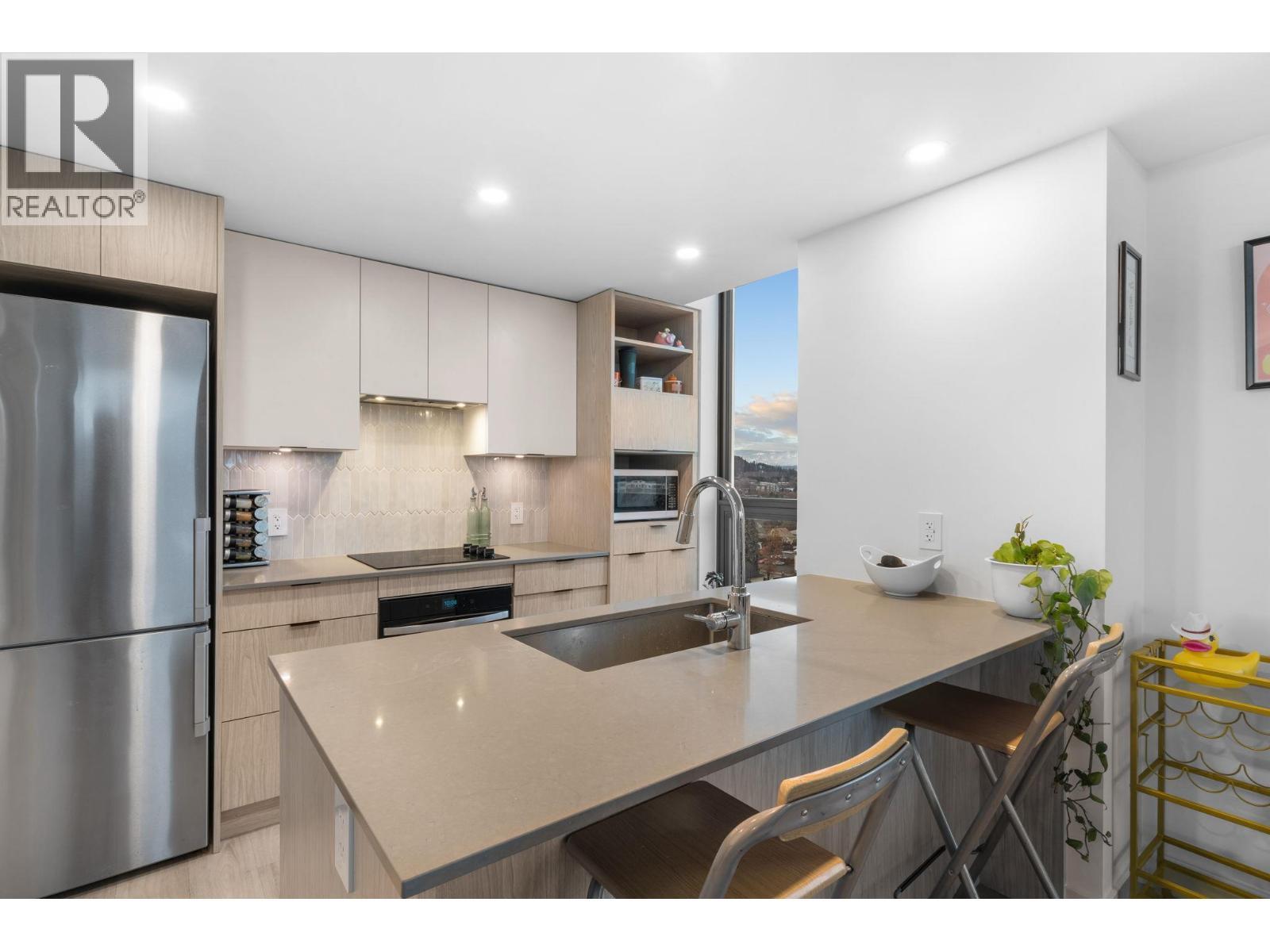 1488 Bertram Street Unit# 1005, Kelowna, BC - Indoor Photo Showing Kitchen With Stainless Steel Kitchen With Upgraded Kitchen