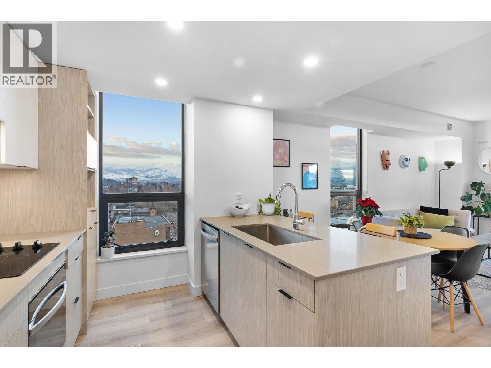 1488 Bertram Street Unit# 1005, Kelowna, BC - Indoor Photo Showing Kitchen With Upgraded Kitchen