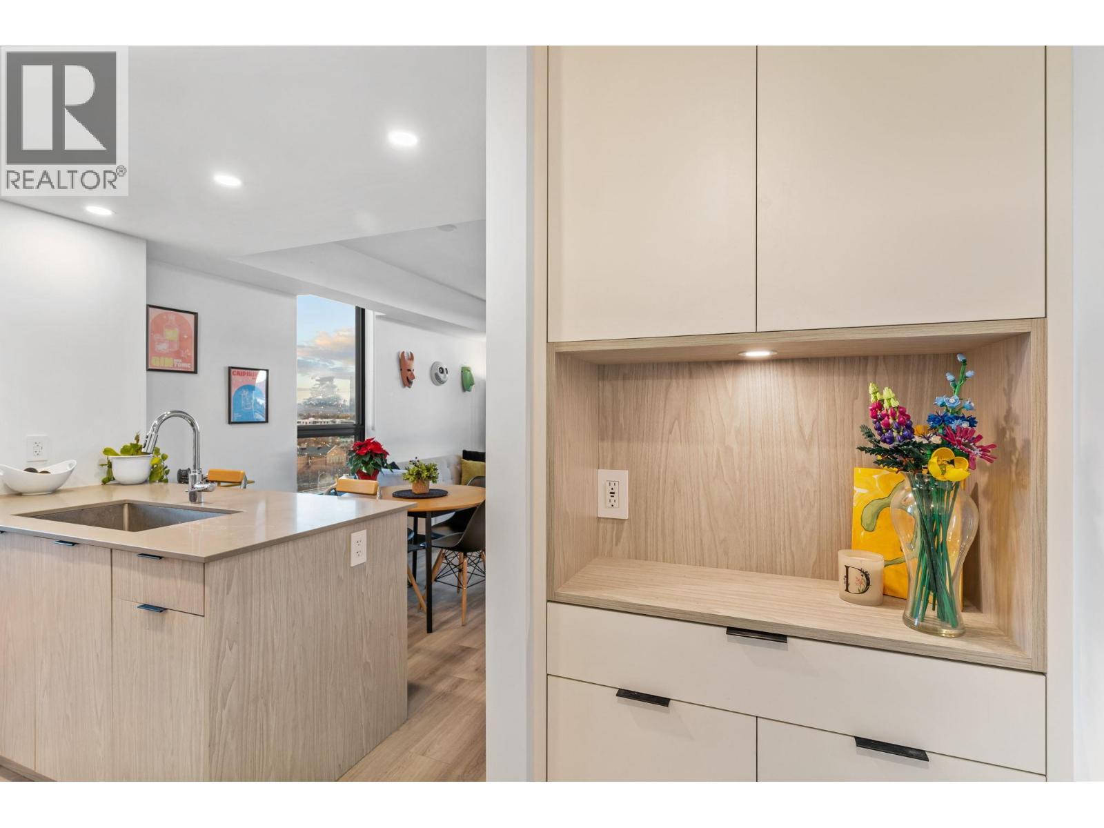 1488 Bertram Street Unit# 1005, Kelowna, BC - Indoor Photo Showing Kitchen