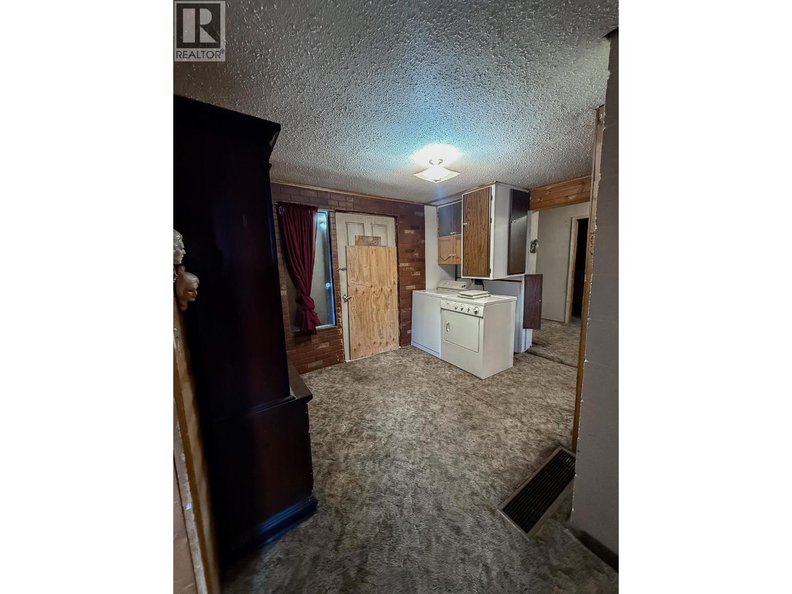 7031 Inman Road, Lone Butte, BC - Indoor