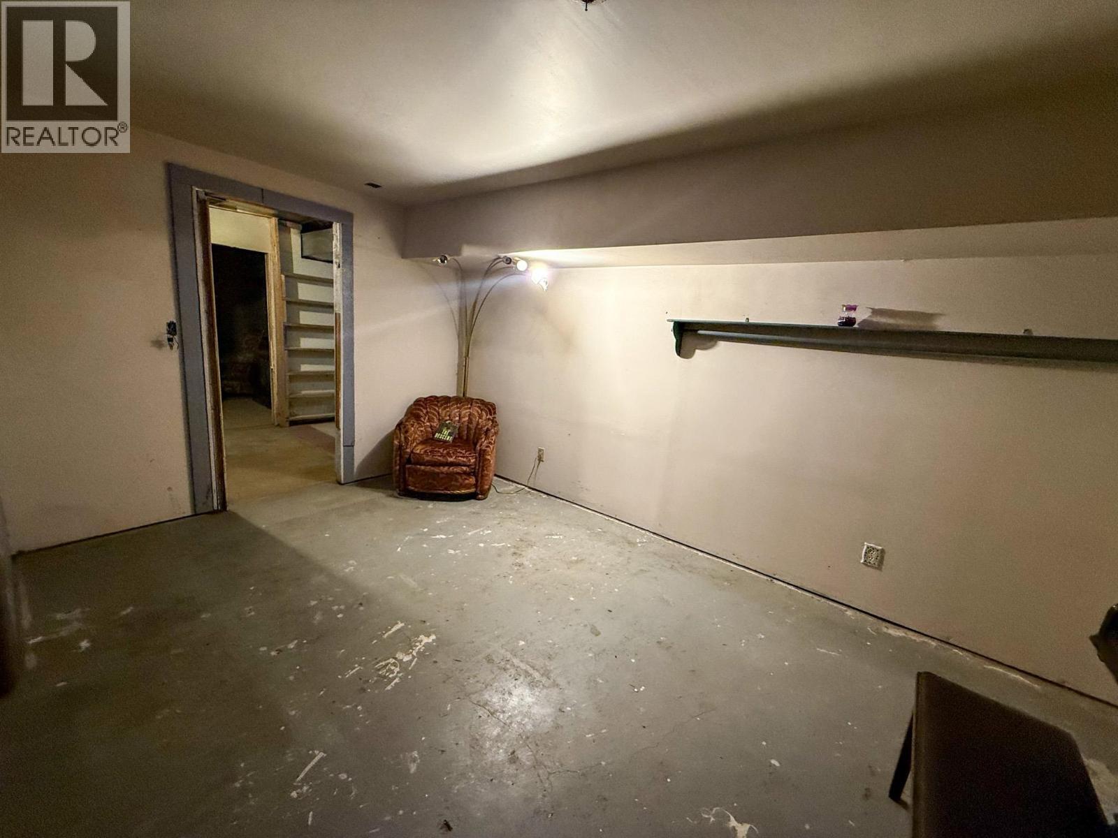 7031 Inman Road, Lone Butte, BC - Indoor Photo Showing Garage