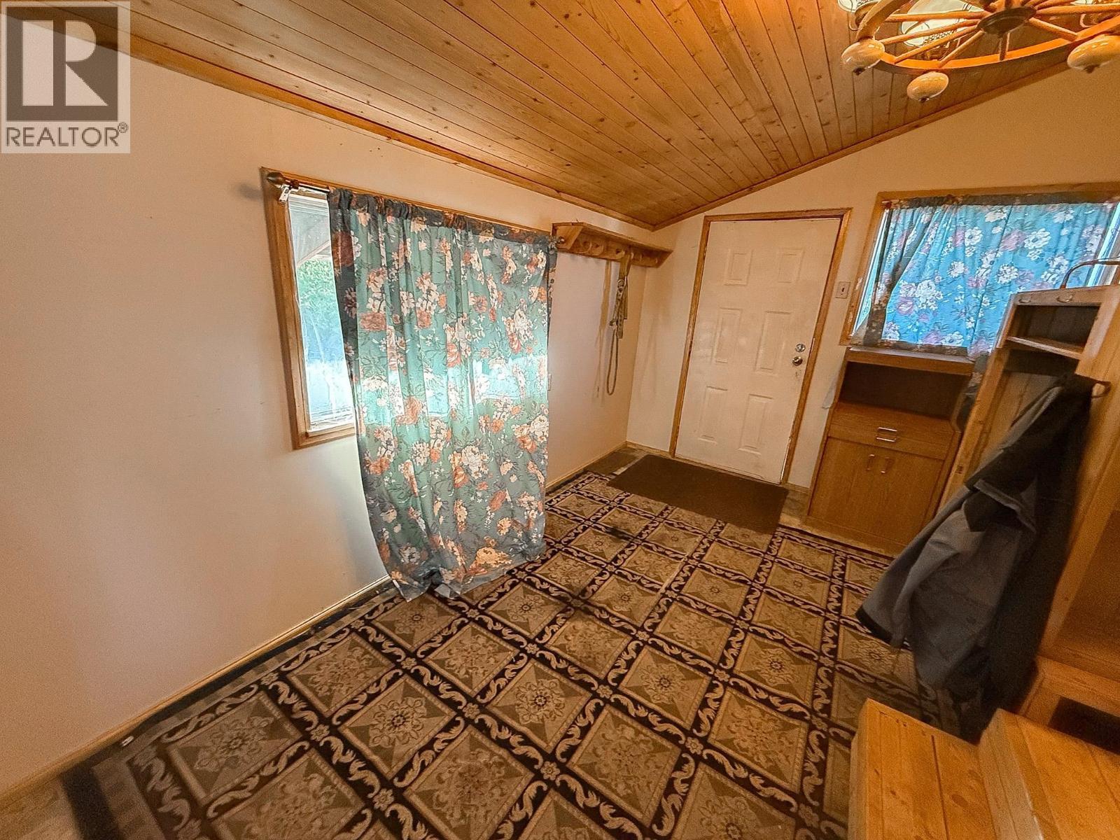 7031 Inman Road, Lone Butte, BC - Indoor Photo Showing Other Room