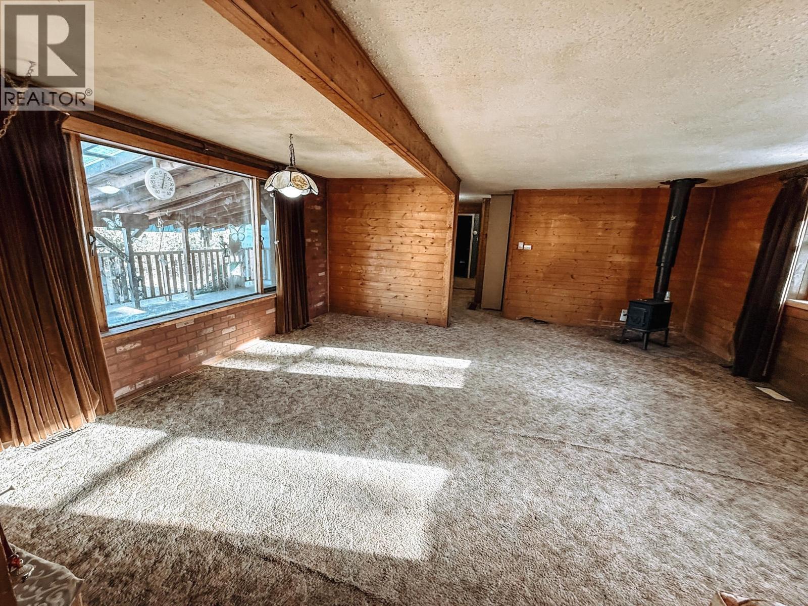 7031 Inman Road, Lone Butte, BC - Indoor Photo Showing Other Room