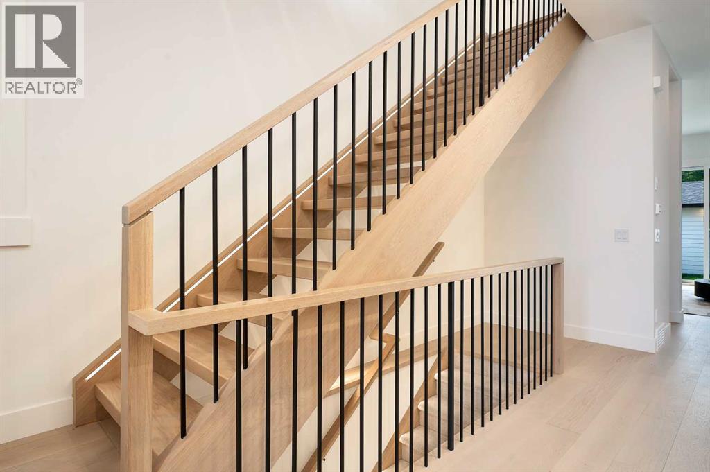 1807 Broadview Road Nw, Calgary, AB - Indoor Photo Showing Other Room