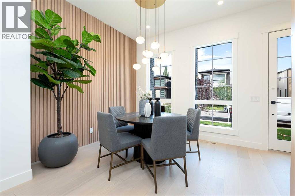 1807 Broadview Road Nw, Calgary, AB - Indoor Photo Showing Dining Room