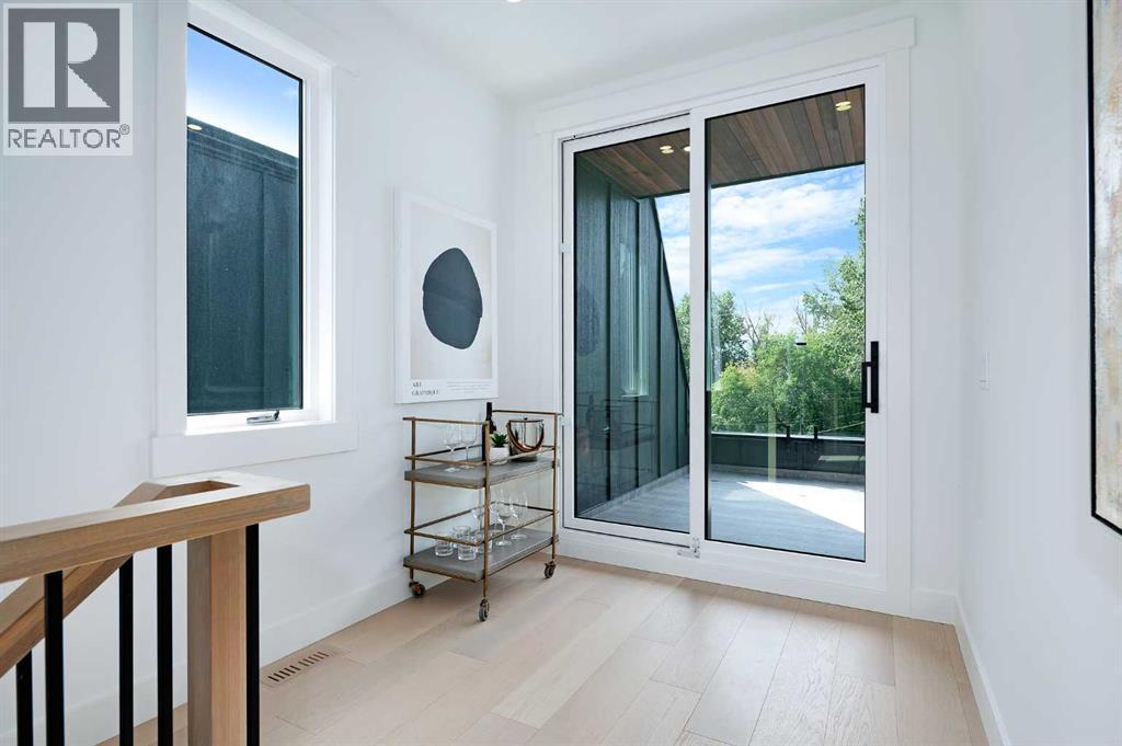 1807 Broadview Road Nw, Calgary, AB - With Balcony With Exterior