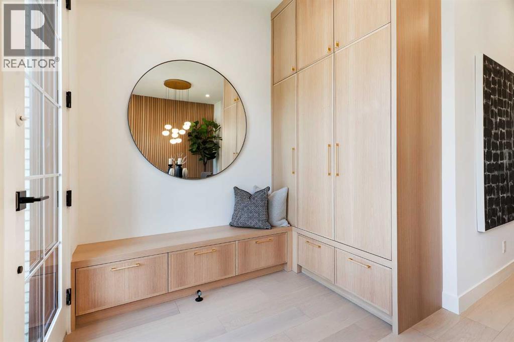 1807 Broadview Road Nw, Calgary, AB - Indoor Photo Showing Other Room