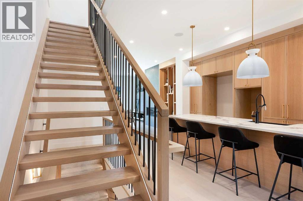 1807 Broadview Road Nw, Calgary, AB - Indoor Photo Showing Other Room