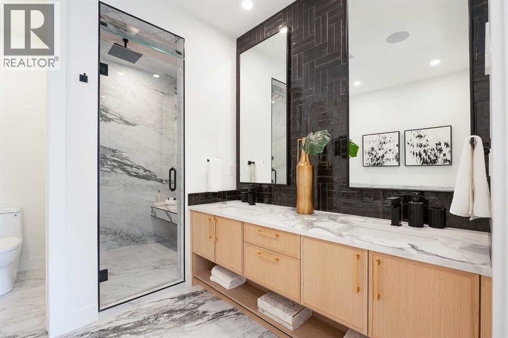 1807 Broadview Road Nw, Calgary, AB - Indoor Photo Showing Bathroom