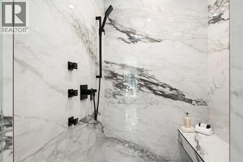 1807 Broadview Road Nw, Calgary, AB - Indoor Photo Showing Bathroom