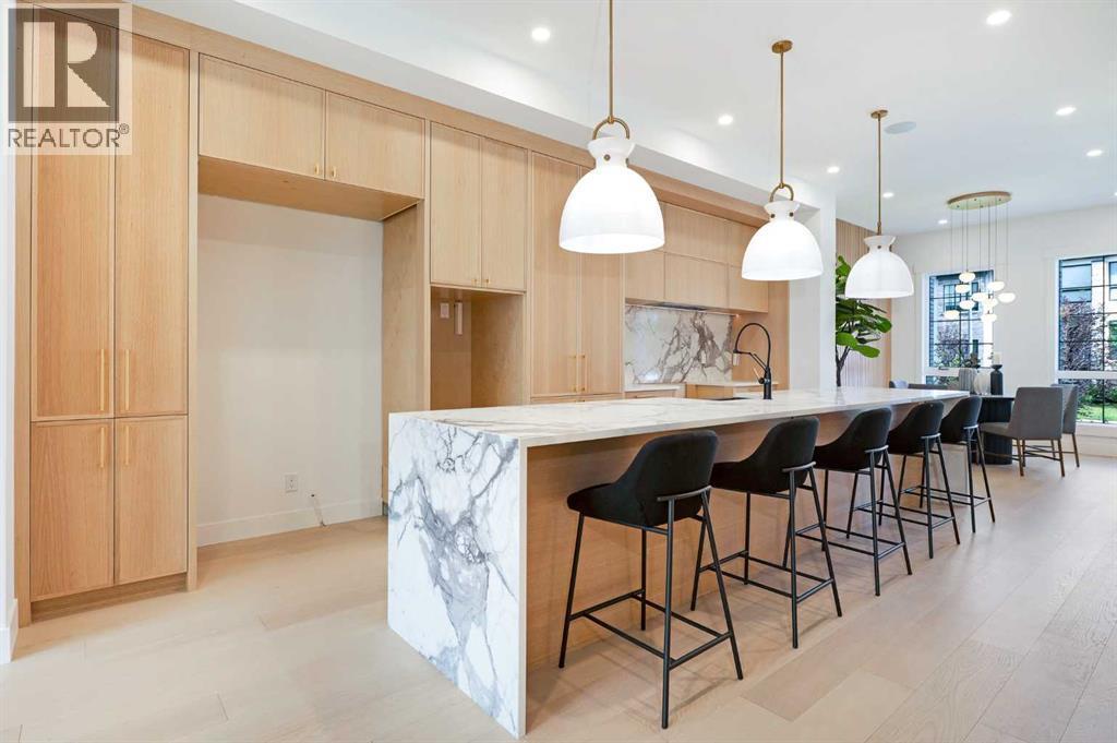 1807 Broadview Road Nw, Calgary, AB - Indoor Photo Showing Kitchen With Upgraded Kitchen