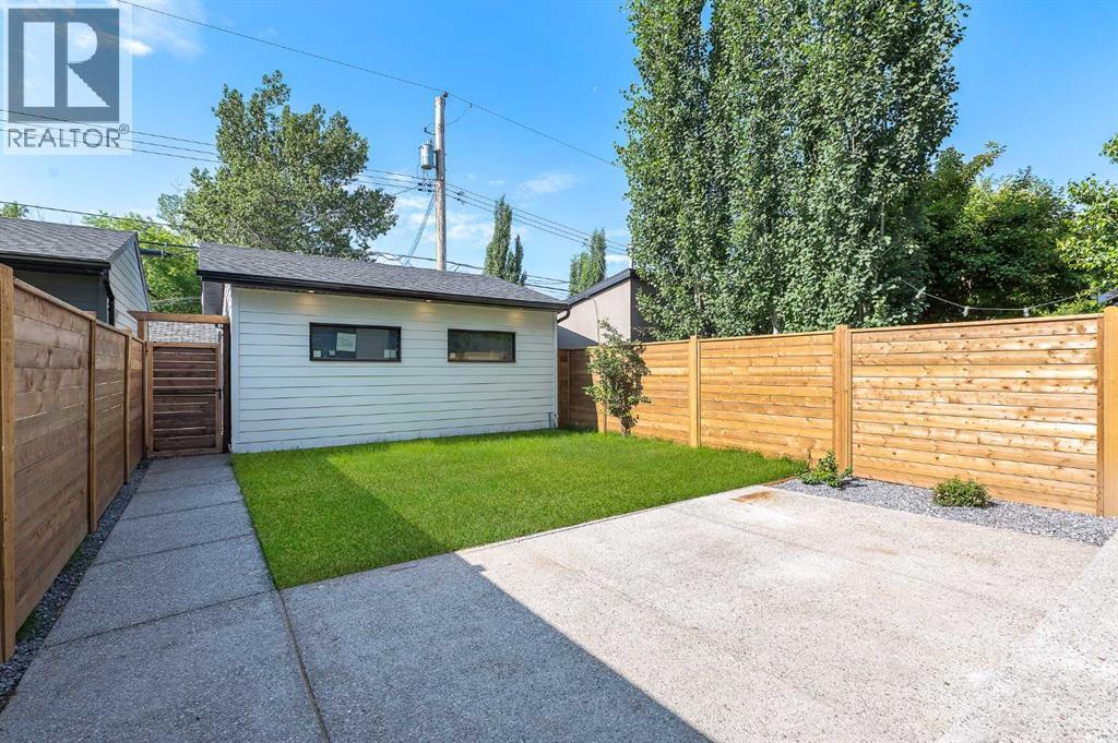 1807 Broadview Road Nw, Calgary, AB - Outdoor