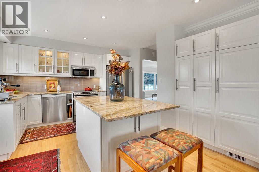1317 9 Street Nw, Calgary, AB - Indoor Photo Showing Kitchen With Upgraded Kitchen