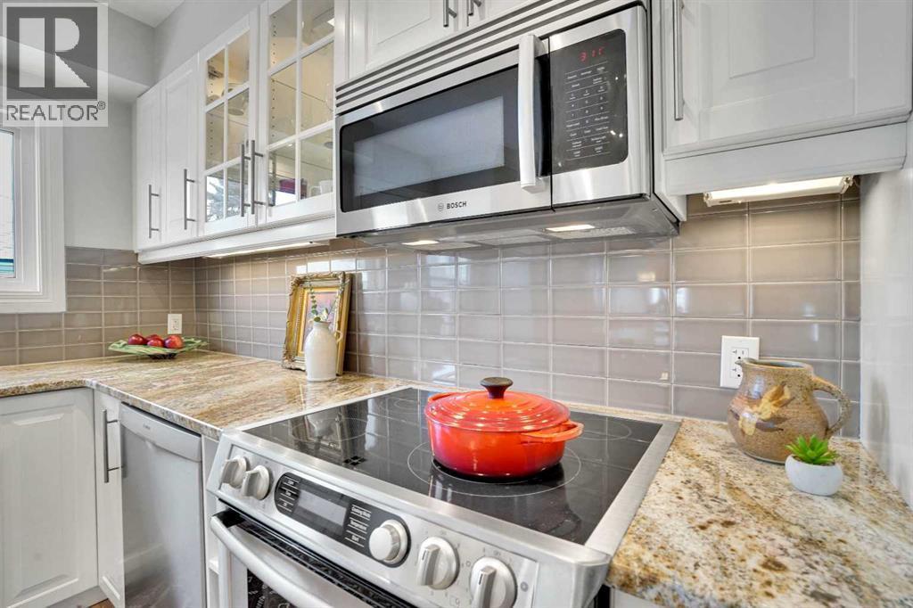 1317 9 Street Nw, Calgary, AB - Indoor Photo Showing Kitchen With Upgraded Kitchen
