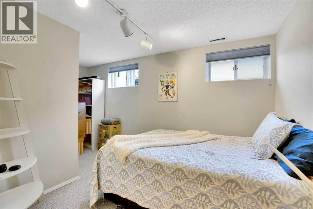 Bedroom 3 - 1317 9 Street Nw, Calgary, AB - Indoor Photo Showing Bedroom