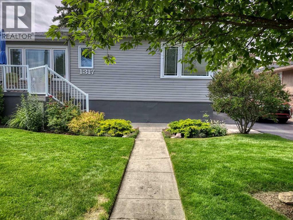 1317 9 Street Nw, Calgary, AB - Outdoor