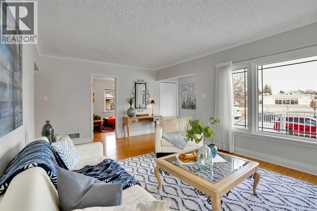 1317 9 Street Nw, Calgary, AB - Indoor Photo Showing Living Room