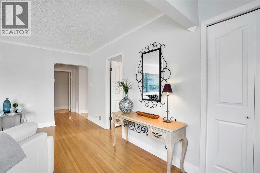 1317 9 Street Nw, Calgary, AB - Indoor Photo Showing Other Room