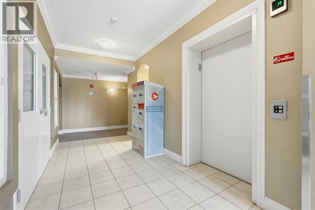 203, 11170 30 Street Sw, Calgary, AB - Indoor Photo Showing Other Room