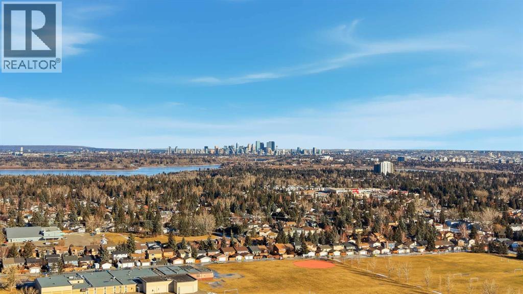 203, 11170 30 Street Sw, Calgary, AB - Outdoor With View