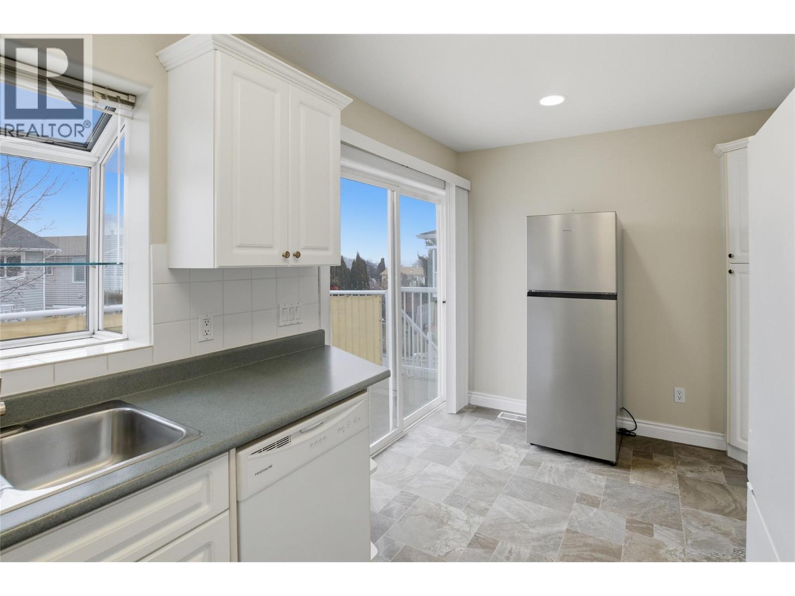 1938 Manning Court, Kamloops, BC - Indoor Photo Showing Kitchen