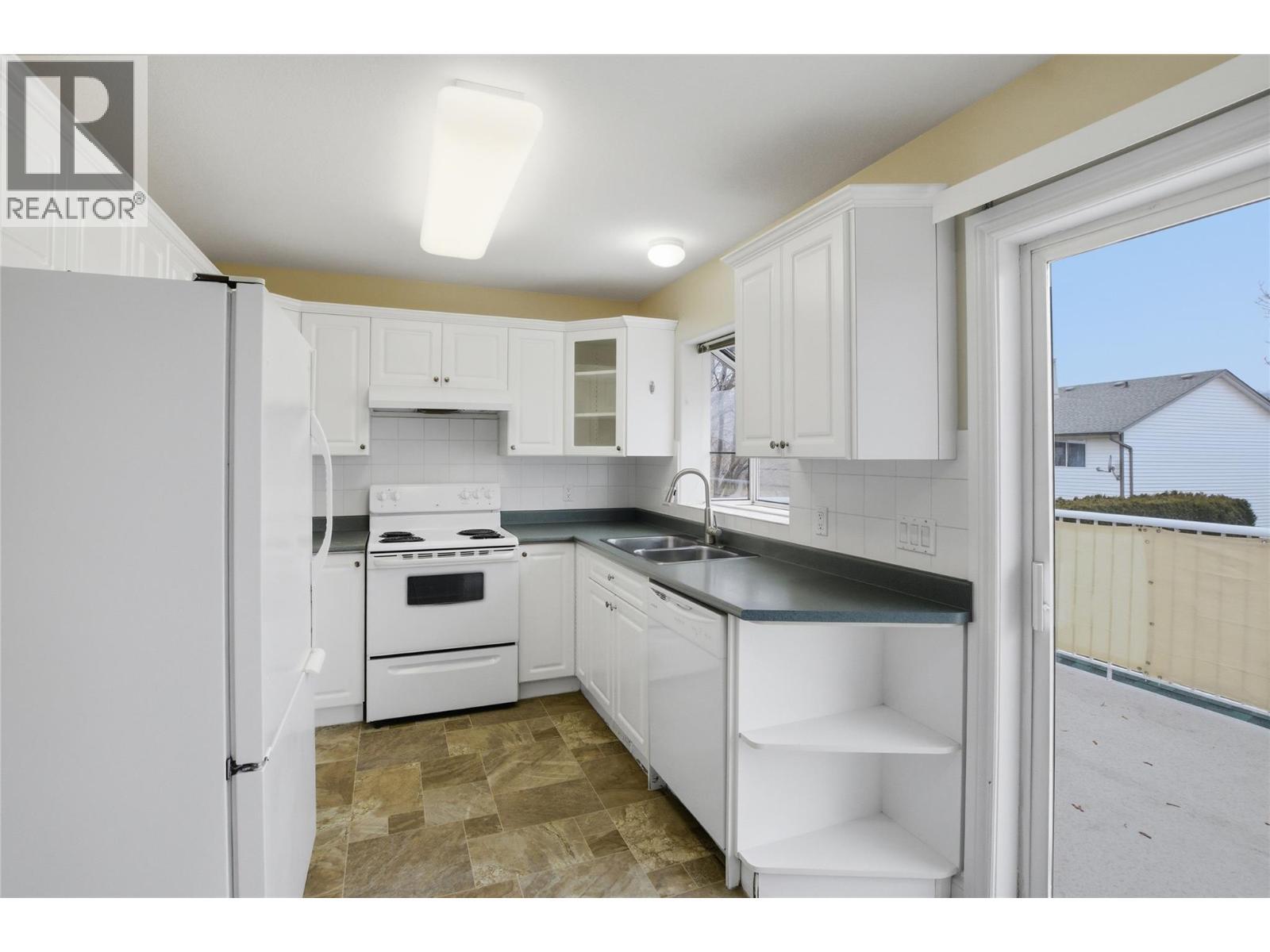 1938 Manning Court, Kamloops, BC - Indoor Photo Showing Kitchen With Double Sink
