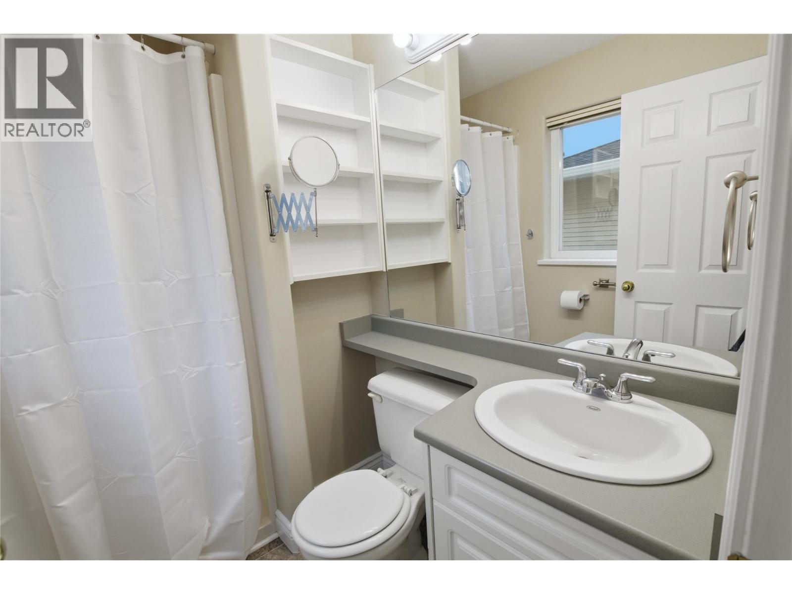 1938 Manning Court, Kamloops, BC - Indoor Photo Showing Bathroom