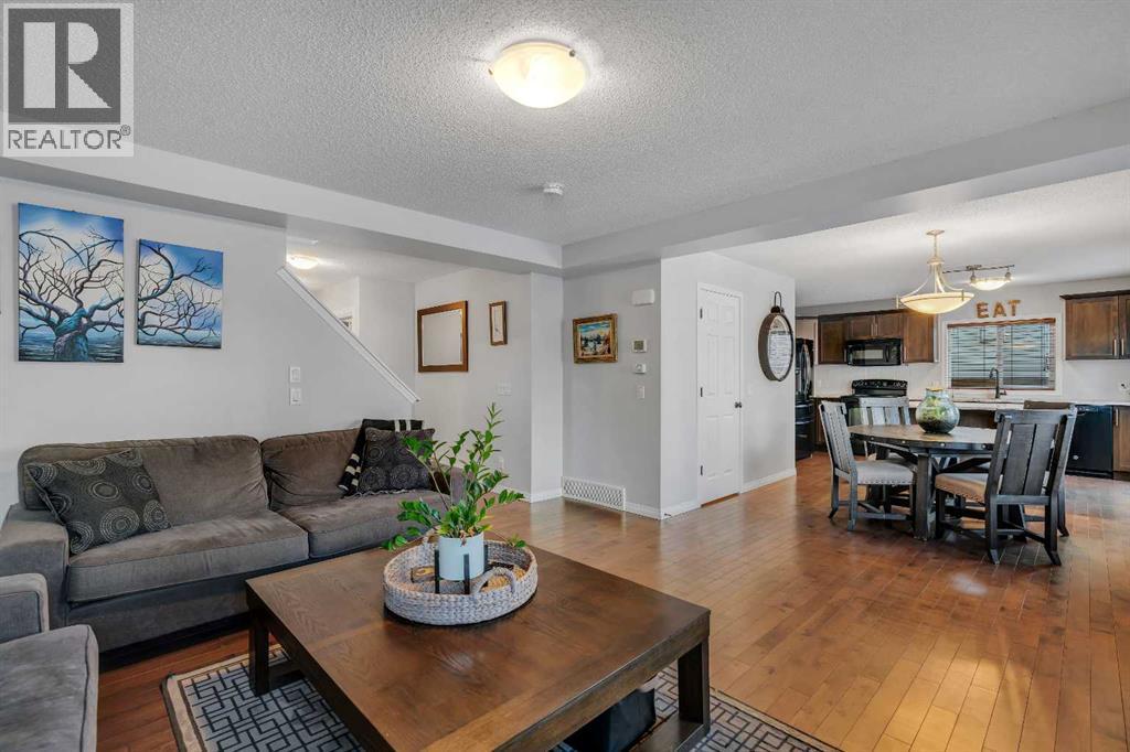 136 Viewpointe Terrace, Chestermere, AB - Indoor Photo Showing Living Room