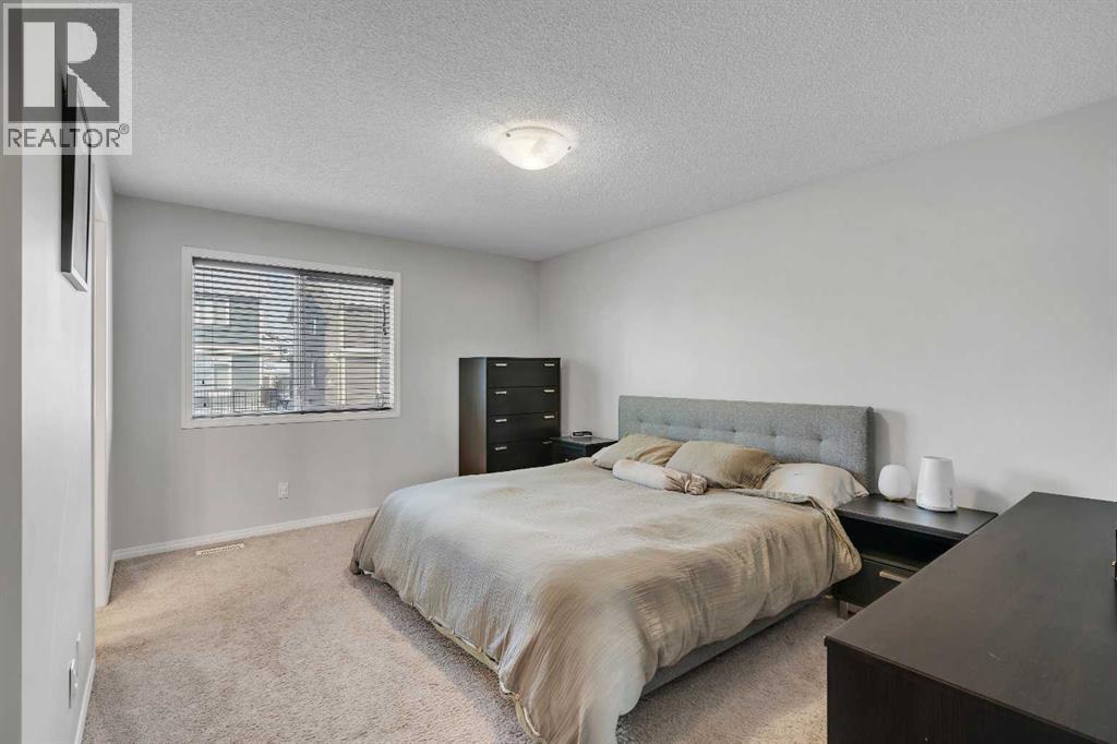 136 Viewpointe Terrace, Chestermere, AB - Indoor Photo Showing Bedroom