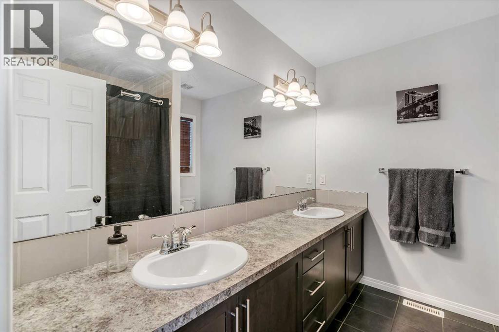 136 Viewpointe Terrace, Chestermere, AB - Indoor Photo Showing Bathroom