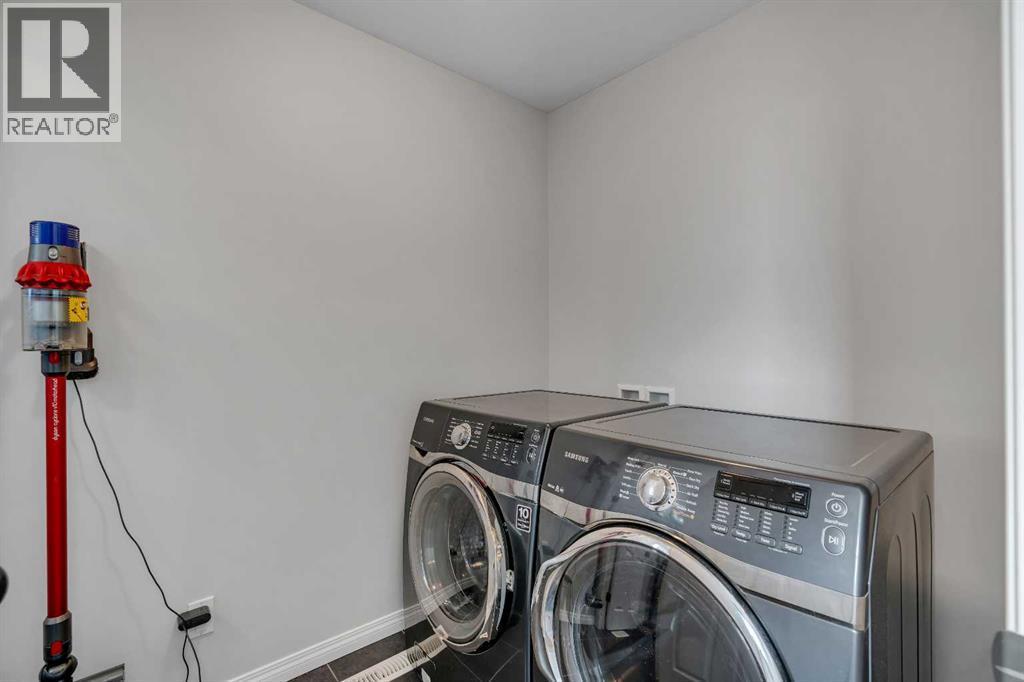 136 Viewpointe Terrace, Chestermere, AB - Indoor Photo Showing Laundry Room