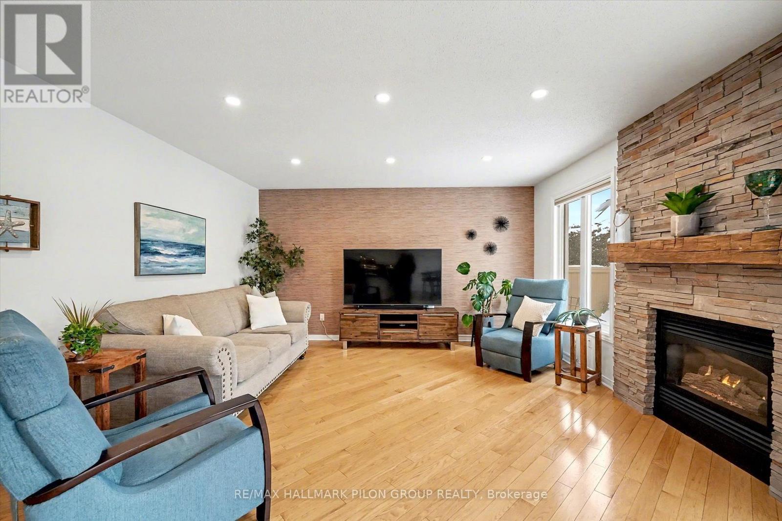2112 Sandy Oaks Drive, Ottawa, ON - Indoor Photo Showing Living Room With Fireplace