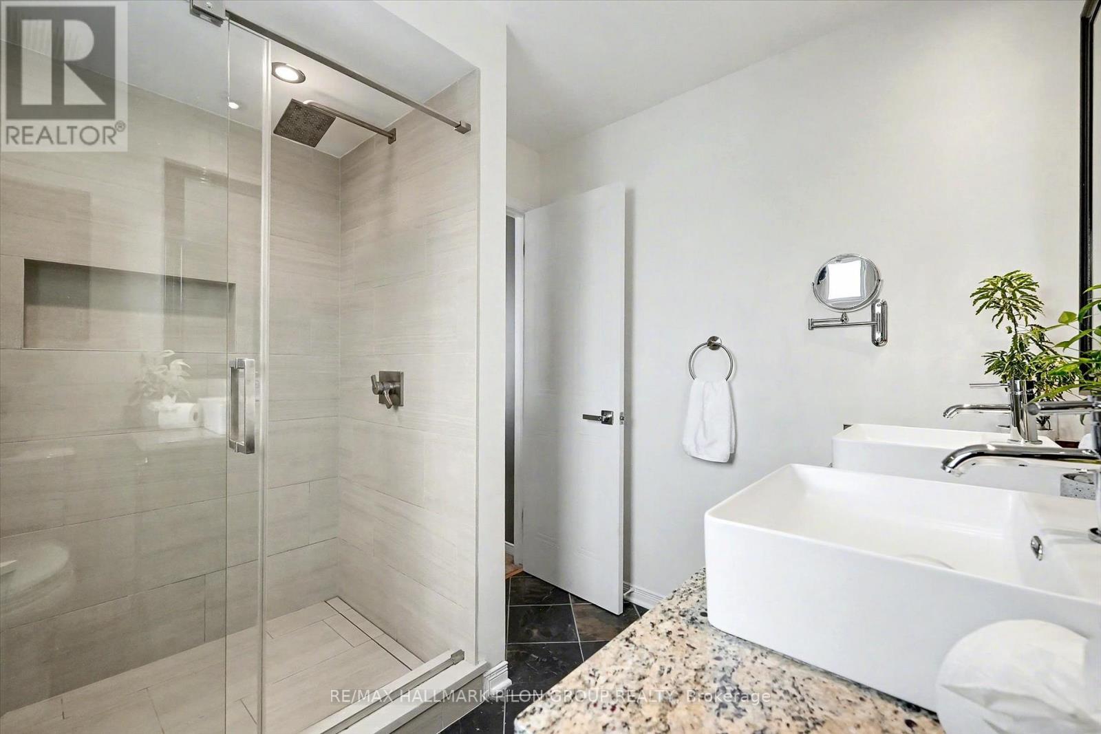 2112 Sandy Oaks Drive, Ottawa, ON - Indoor Photo Showing Bathroom