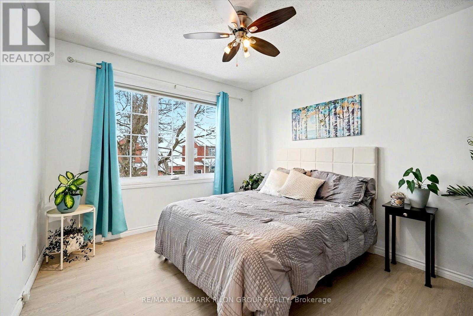 2112 Sandy Oaks Drive, Ottawa, ON - Indoor Photo Showing Bedroom