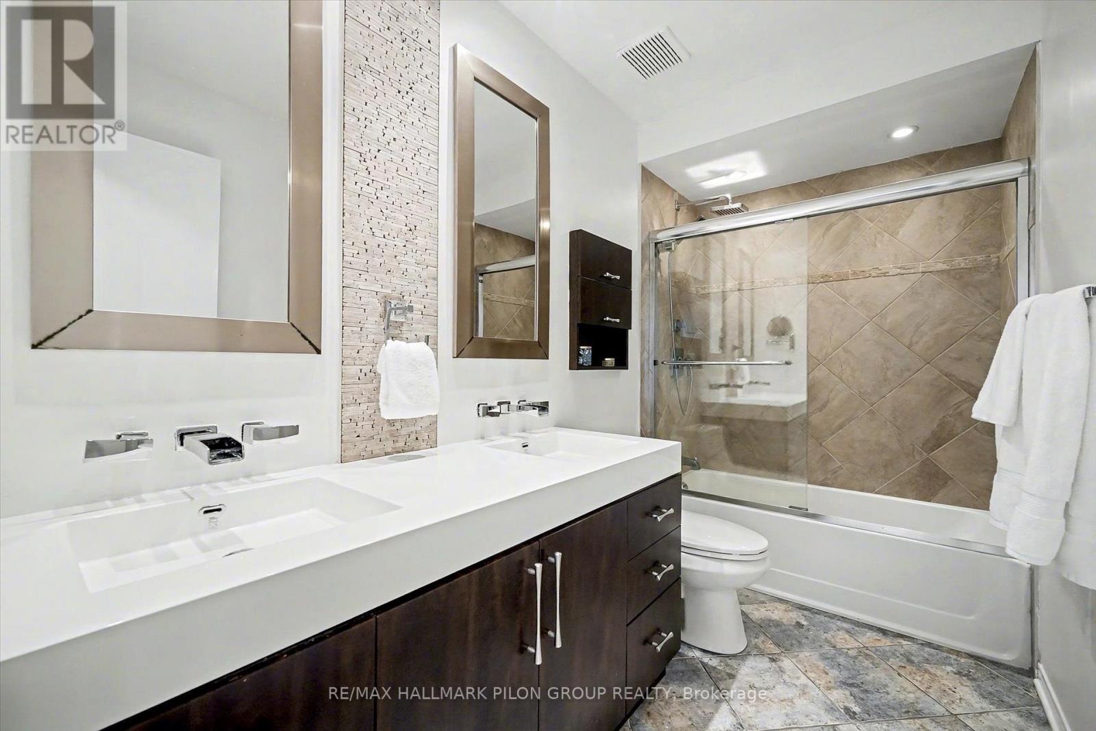 2112 Sandy Oaks Drive, Ottawa, ON - Indoor Photo Showing Bathroom