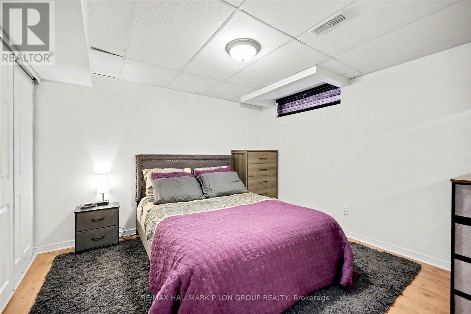 2112 Sandy Oaks Drive, Ottawa, ON - Indoor Photo Showing Bedroom