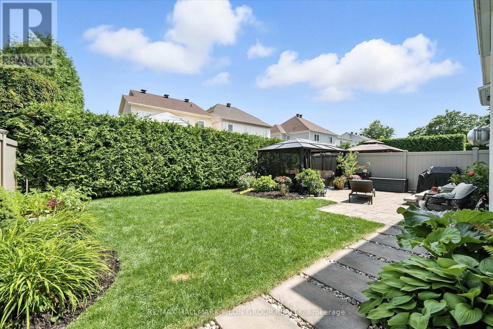 2112 Sandy Oaks Drive, Ottawa, ON - Outdoor