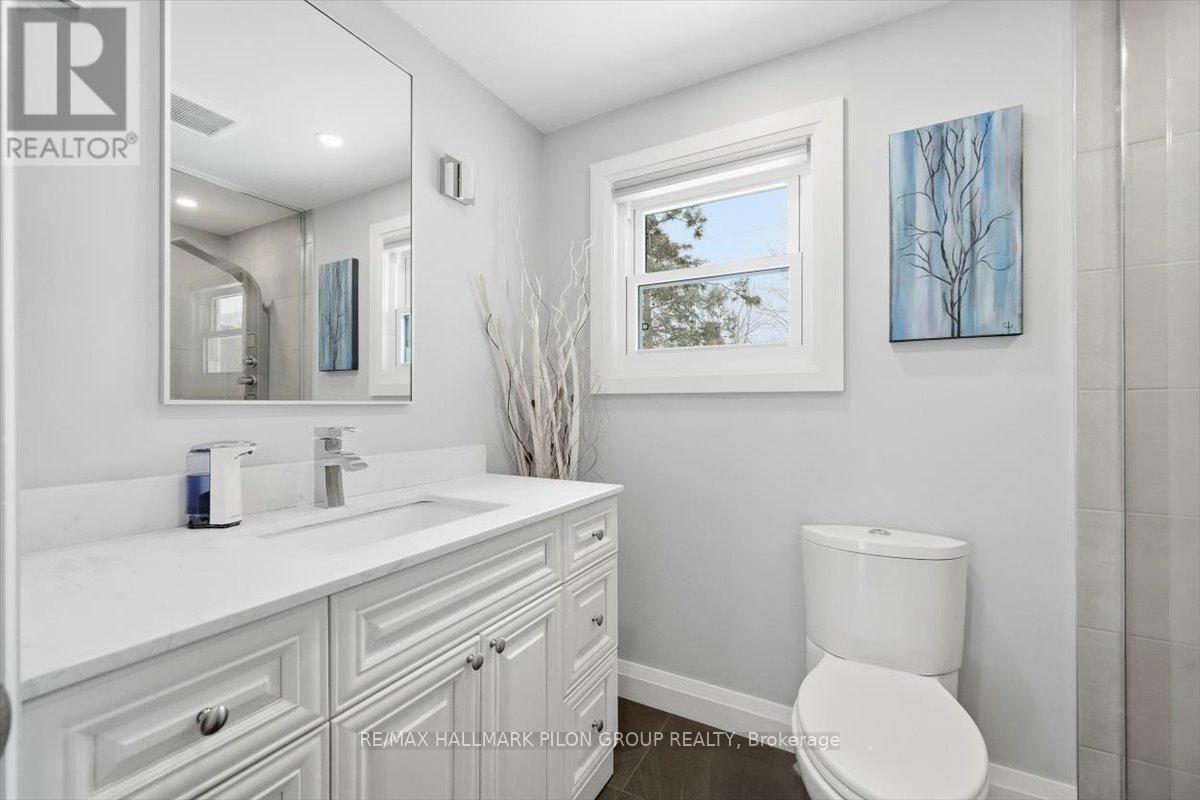 962 Weston Drive, Ottawa, ON - Indoor Photo Showing Bathroom