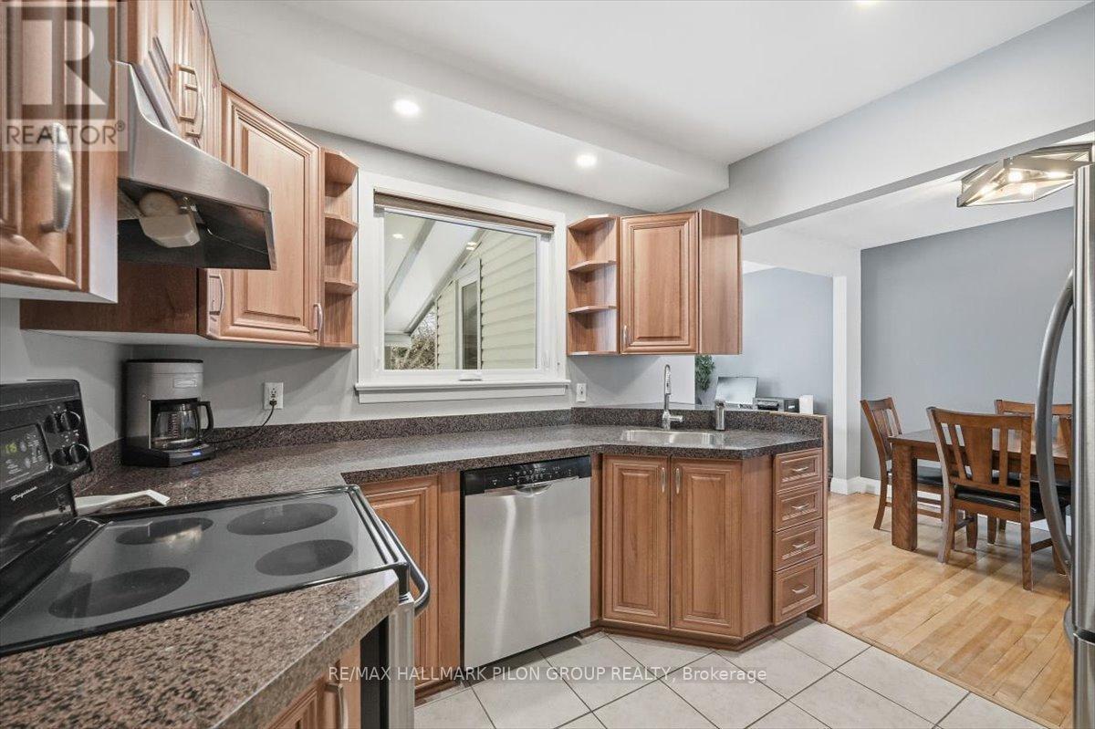 962 Weston Drive, Ottawa, ON - Indoor Photo Showing Kitchen