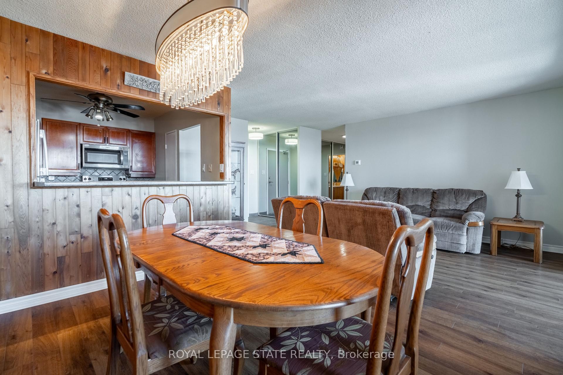 1218-500 Green Road, Hamilton, ON - Indoor Photo Showing Dining Room